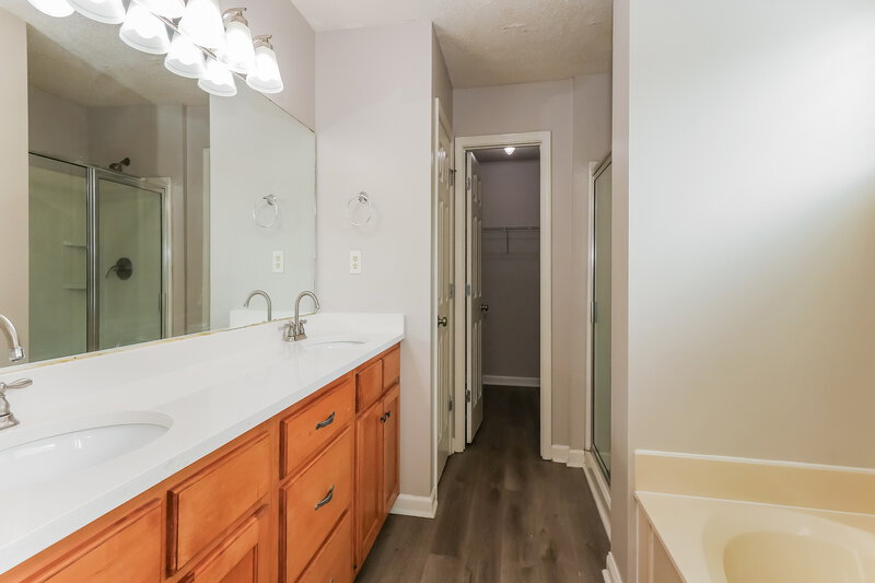 2,365/Mo, 5520 Amanda Belle Southaven, MS 38672 Main Bathroom View