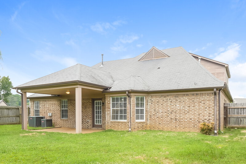 2,365/Mo, 5520 Amanda Belle Southaven, MS 38672 Rear View 2