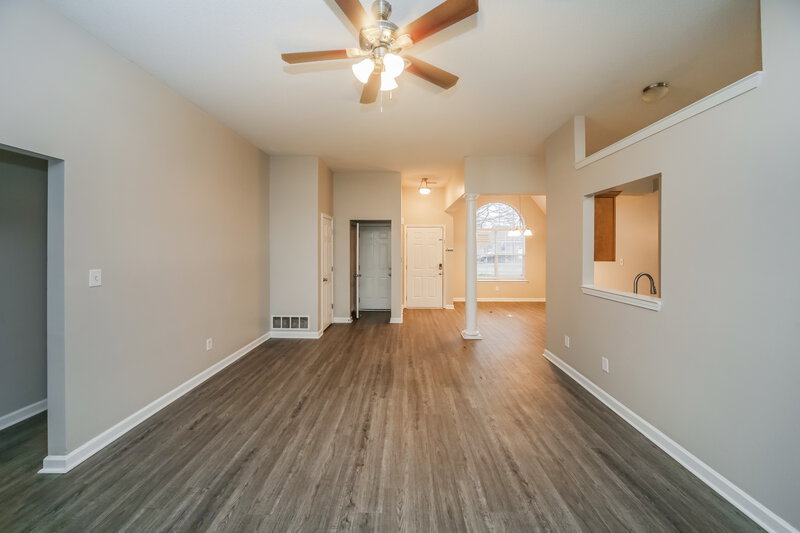 1,910/Mo, 965 Parham Dr Southaven, MS 38671 Living Room View 2