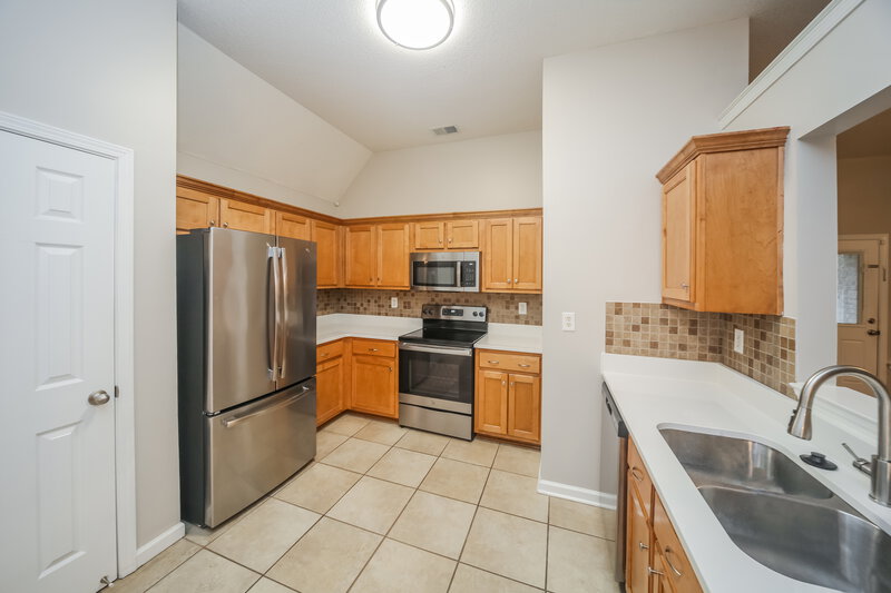 1,910/Mo, 965 Parham Dr Southaven, MS 38671 Kitchen View 2