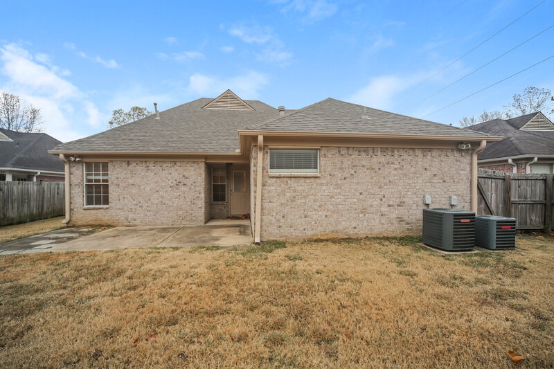 1,910/Mo, 965 Parham Dr Southaven, MS 38671 Rear View