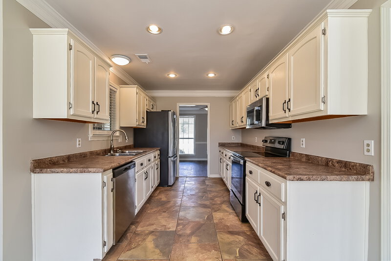 2,285/Mo, 4621 Jessica Dr Southaven, MS 38671 Kitchen View 2