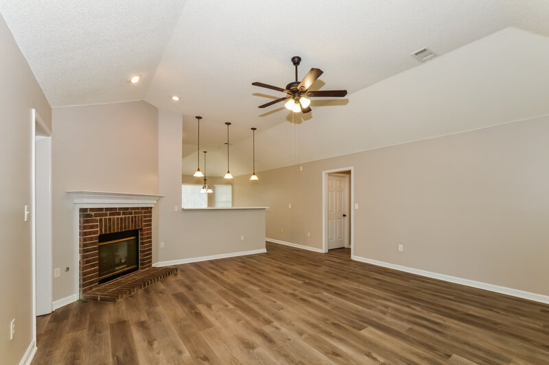 1,885/Mo, 7100 Hunters Horn Dr Olive Branch, MS 38654 Living Room View 2