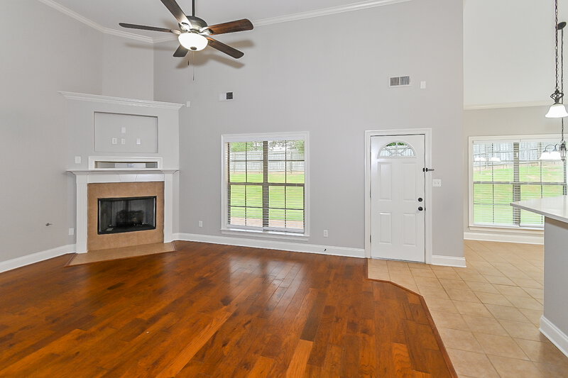 2,000/Mo, 1374 Lake Front Dr E Hernando, MS 38632 Living Room View 2