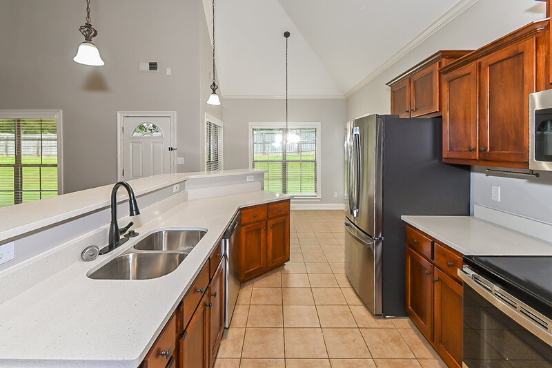 2,000/Mo, 1374 Lake Front Dr E Hernando, MS 38632 Kitchen View 2