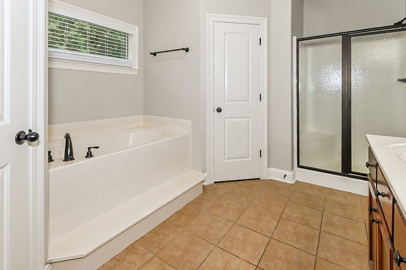 2,000/Mo, 1374 Lake Front Dr E Hernando, MS 38632 Main Bedroom View 3