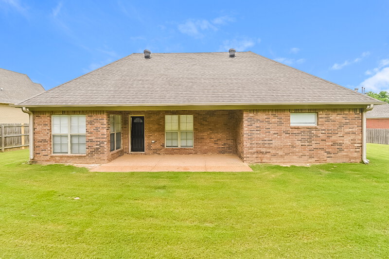 2,000/Mo, 1374 Lake Front Dr E Hernando, MS 38632 Rear View
