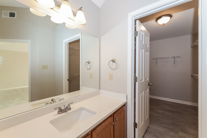 2,340/Mo, 120 Brookwood Cir Oakland, TN 38060 Bathroom View 2