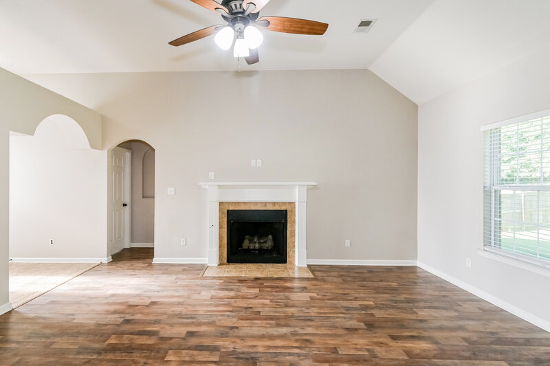 2,415/Mo, 8873 Lezlarken Ln Olive Branch, MS 38654 Living Room View