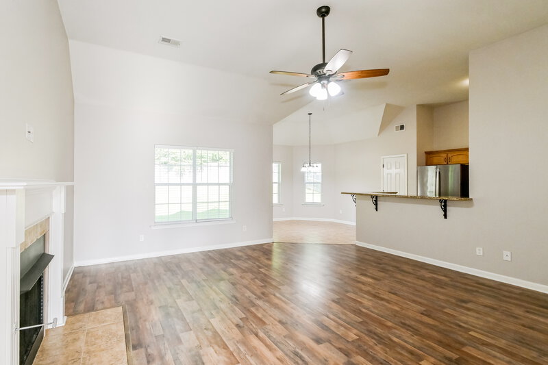 2,415/Mo, 8873 Lezlarken Ln Olive Branch, MS 38654 Living Room View 2
