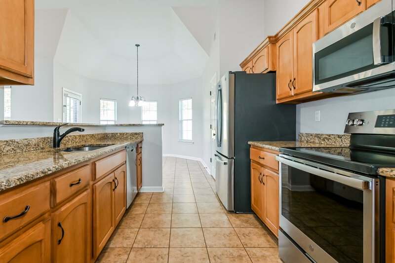 2,415/Mo, 8873 Lezlarken Ln Olive Branch, MS 38654 Kitchen View 2