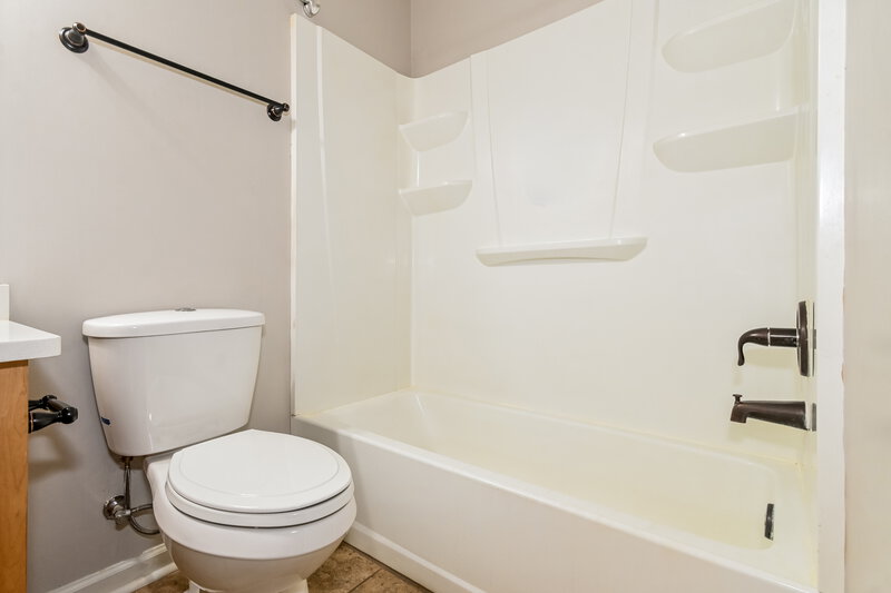 2,415/Mo, 8873 Lezlarken Ln Olive Branch, MS 38654 Bathroom View