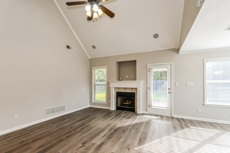 2,450/Mo, 4224 St Anne Cove Southaven, MS 38672 Living Room View