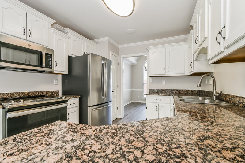 2,450/Mo, 4224 St Anne Cove Southaven, MS 38672 Kitchen View 2