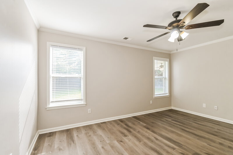 2,450/Mo, 4224 St Anne Cove Southaven, MS 38672 Main Bedroom View 2