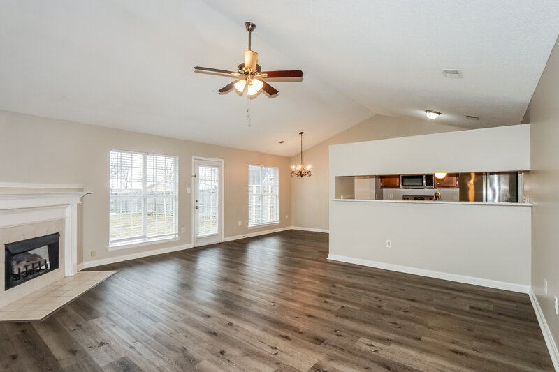 1,715/Mo, 1801 Cherry Creek Dr Southaven, MS 38671 Living Room View