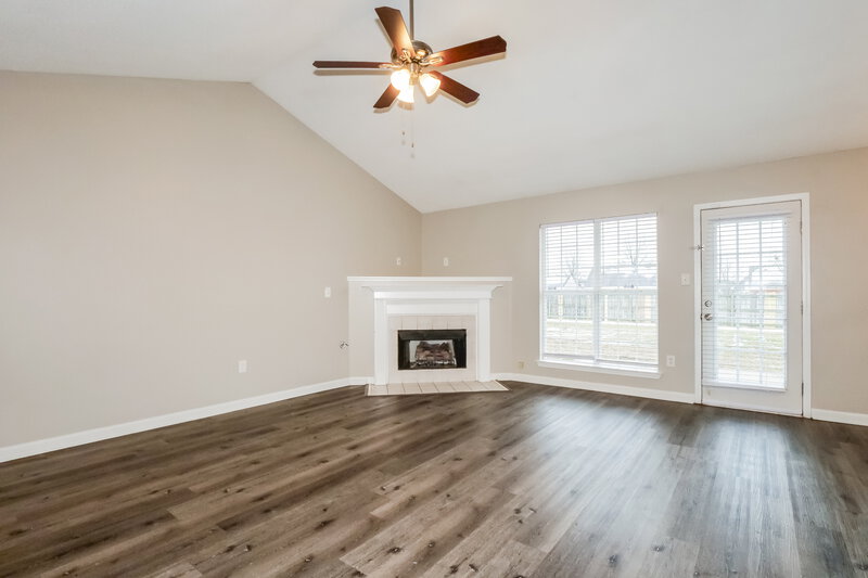 1,715/Mo, 1801 Cherry Creek Dr Southaven, MS 38671 Living Room View 2