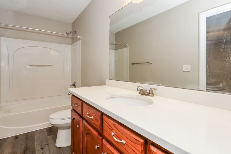 1,715/Mo, 1801 Cherry Creek Dr Southaven, MS 38671 Main Bathroom View