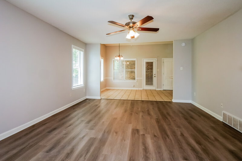 2,220/Mo, 1341 Broadstone Ln Cordova, TN 38016 Living Room View 2
