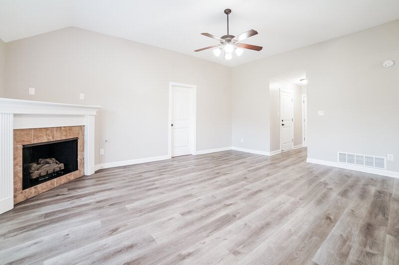 1,815/Mo, 8152 Park Pike Dr Southaven, MS 38671 Living Room View 2