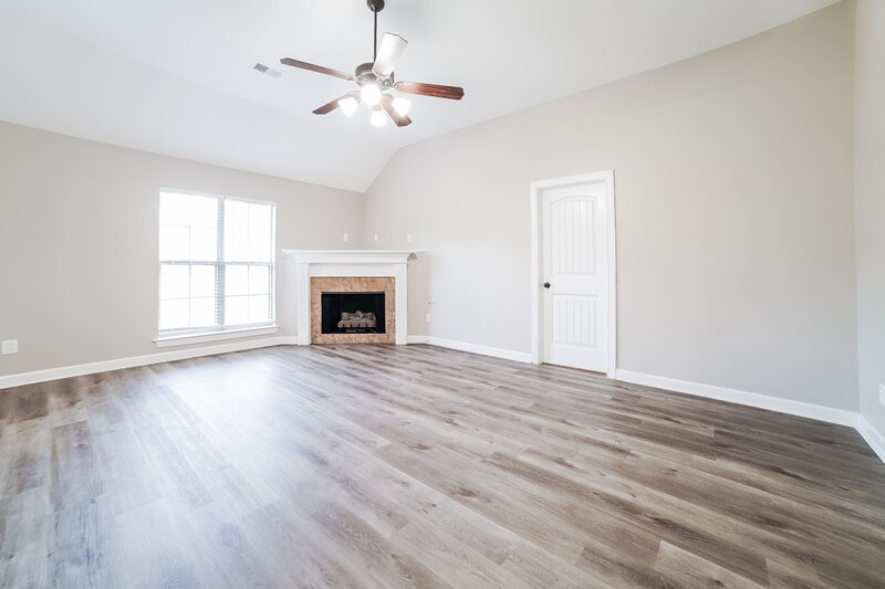 1,815/Mo, 8152 Park Pike Dr Southaven, MS 38671 Living Room View 3