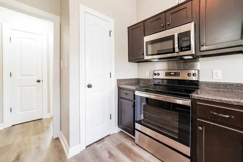 1,815/Mo, 8152 Park Pike Dr Southaven, MS 38671 Kitchen View 2