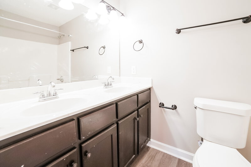 1,815/Mo, 8152 Park Pike Dr Southaven, MS 38671 Main Bathroom View