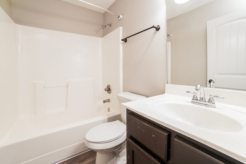 1,815/Mo, 8152 Park Pike Dr Southaven, MS 38671 Bathroom View