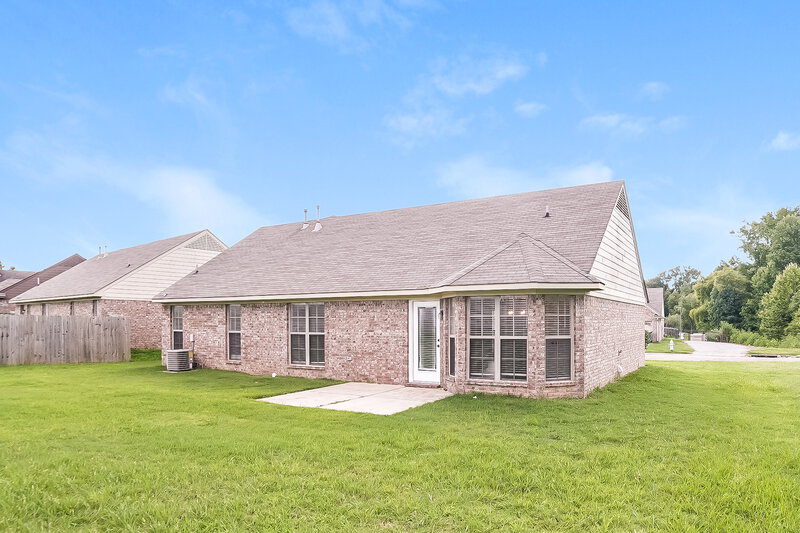 1,815/Mo, 8152 Park Pike Dr Southaven, MS 38671 Rear View