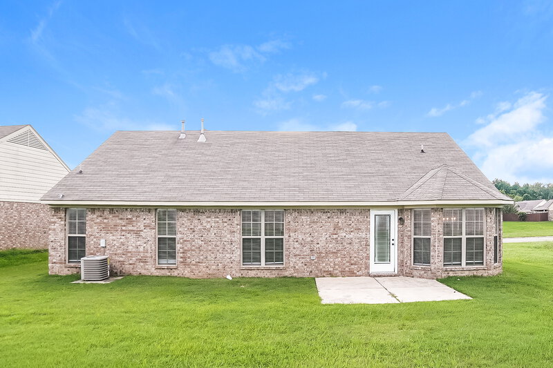 1,815/Mo, 8152 Park Pike Dr Southaven, MS 38671 Rear View 2