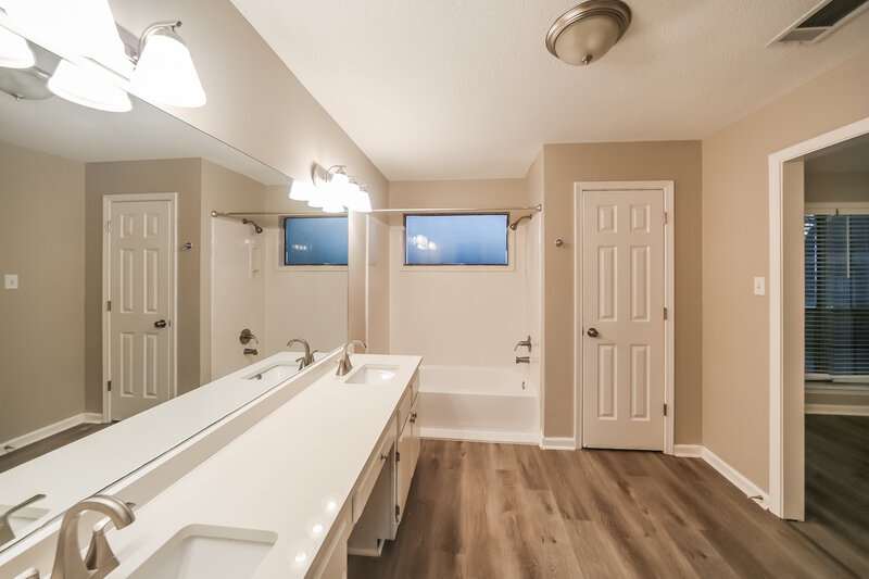 1,780/Mo, 7023 Andrews Rd Bartlett, TN 38135 Main Bathroom View