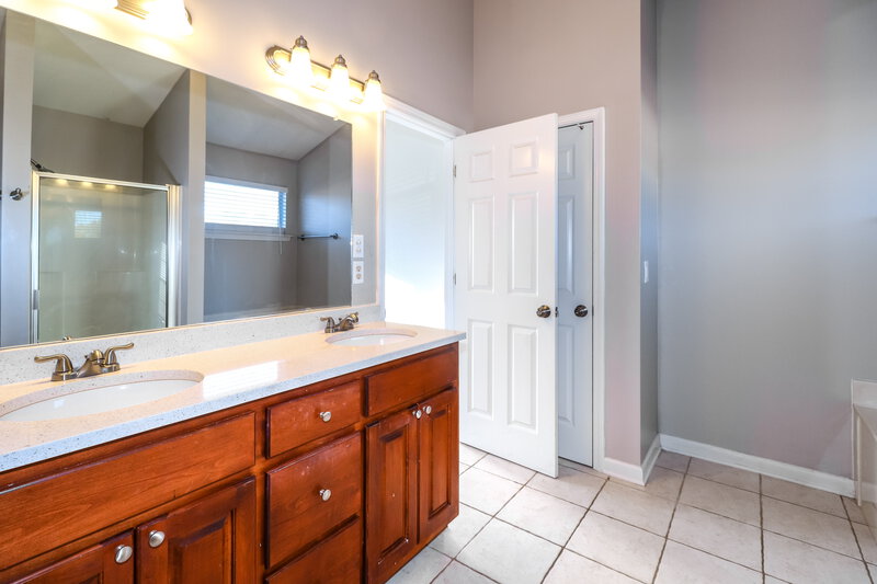 2,250/Mo, 5452 Belle Ridge Dr Arlington, TN 38002 Main Bathroom View