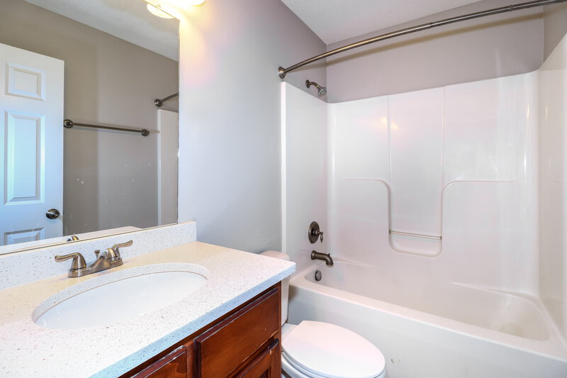 2,250/Mo, 5452 Belle Ridge Dr Arlington, TN 38002 Bathroom View