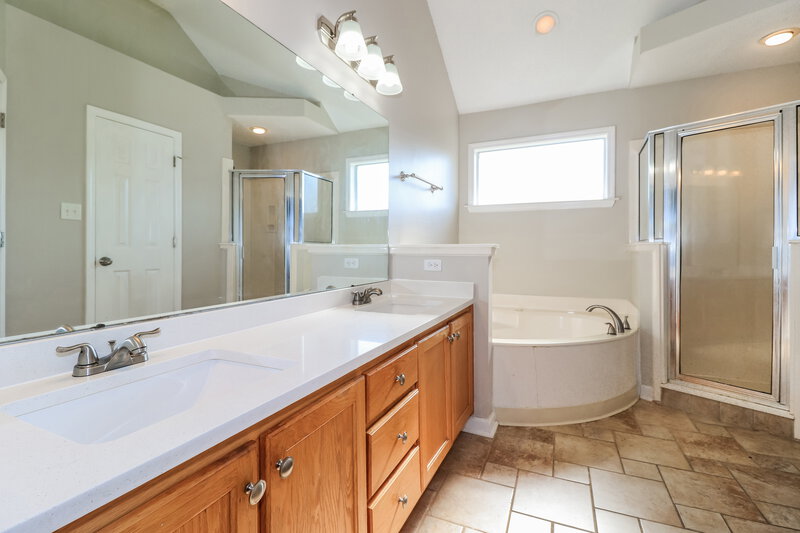 1,605/Mo, 1187 Destin Dr Cordova, TN 38018 Main Bathroom View