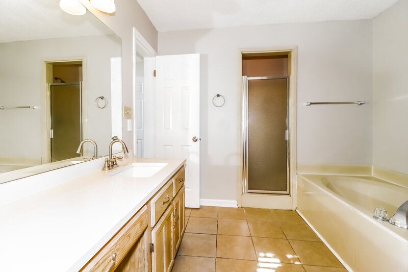 1,685/Mo, 1834 Dewars Cove N Cordova, TN 38016 Main Bathroom View