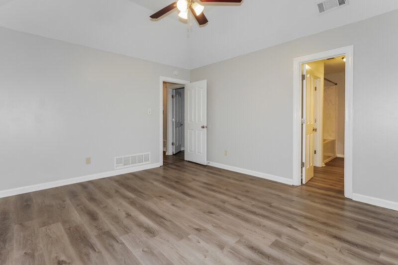 1,785/Mo, 3158 Clubview Cove N Lakeland, TN 38002 Main Bedroom View 2