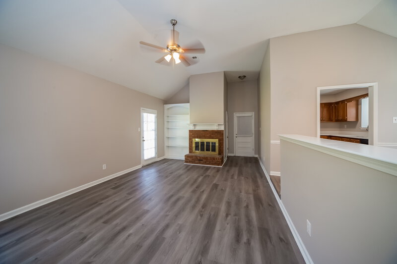 2,360/Mo, 4880 Barkshire Dr Memphis, TN 38141 Living Room View