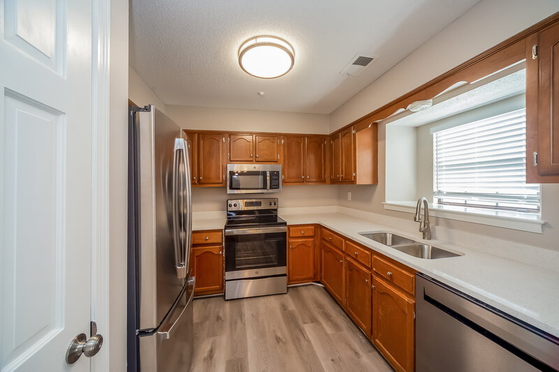 2,360/Mo, 4880 Barkshire Dr Memphis, TN 38141 Kitchen View