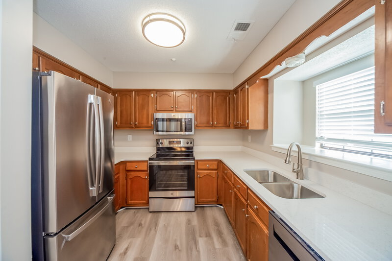 2,360/Mo, 4880 Barkshire Dr Memphis, TN 38141 Kitchen View 2