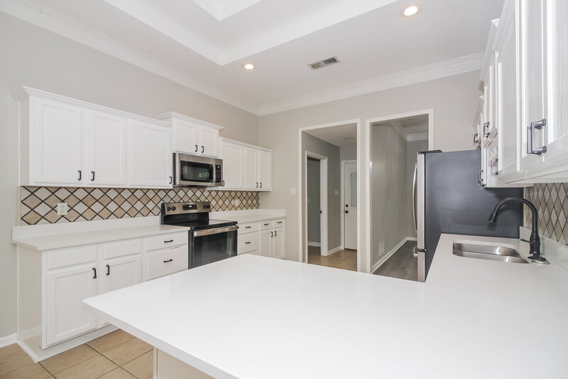 1,995/Mo, 7201 Arcastle Loop W Southaven, MS 38671 Kitchen View 2
