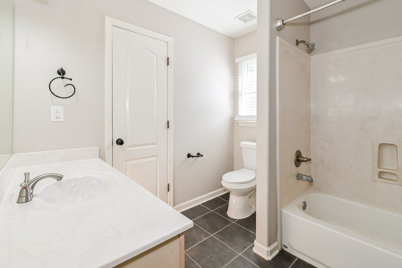 2,595/Mo, 7032 Apache Dr Olive Branch, MS 38654 Bathroom View