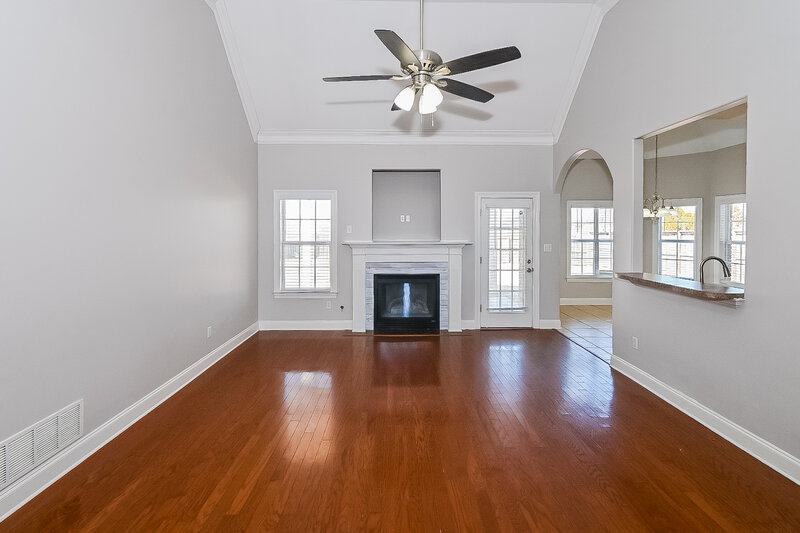 2,125/Mo, 4929 Rosebrook Cir W Southaven, MS 38672 Living Room View