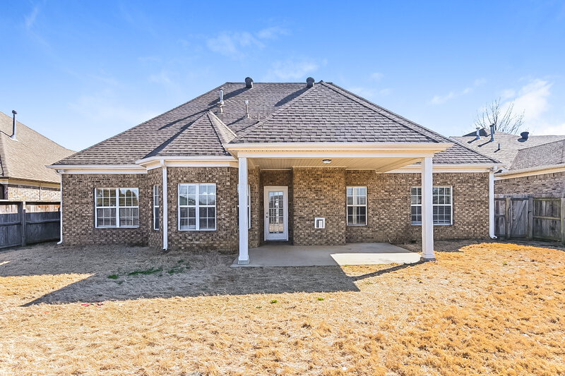2,125/Mo, 4929 Rosebrook Cir W Southaven, MS 38672 Rear View