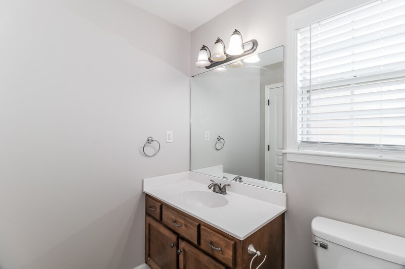1,940/Mo, 4213 St Anne Cove Southaven, MS 38672 Bathroom View