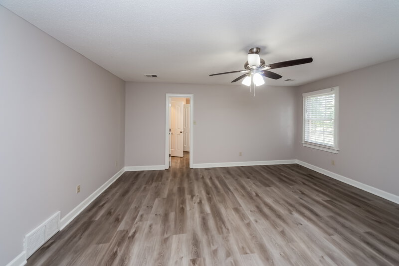 1,900/Mo, 7565 Woody Hollow Cove Memphis, TN 38125 Main Bedroom View