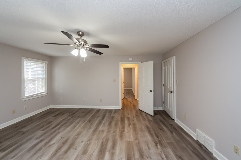 1,900/Mo, 7565 Woody Hollow Cove Memphis, TN 38125 Bedroom View 5