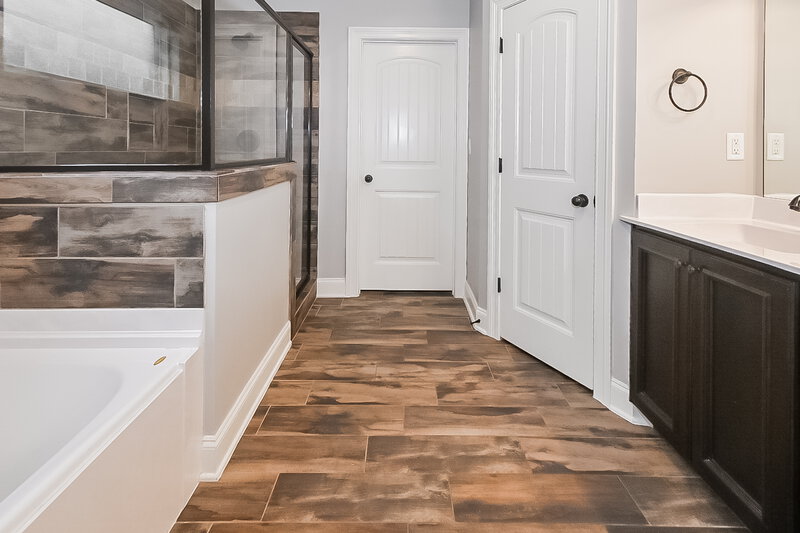 2,225/Mo, 4688 W Petite Loop Olive Branch, MS 38654 Main Bathroom View