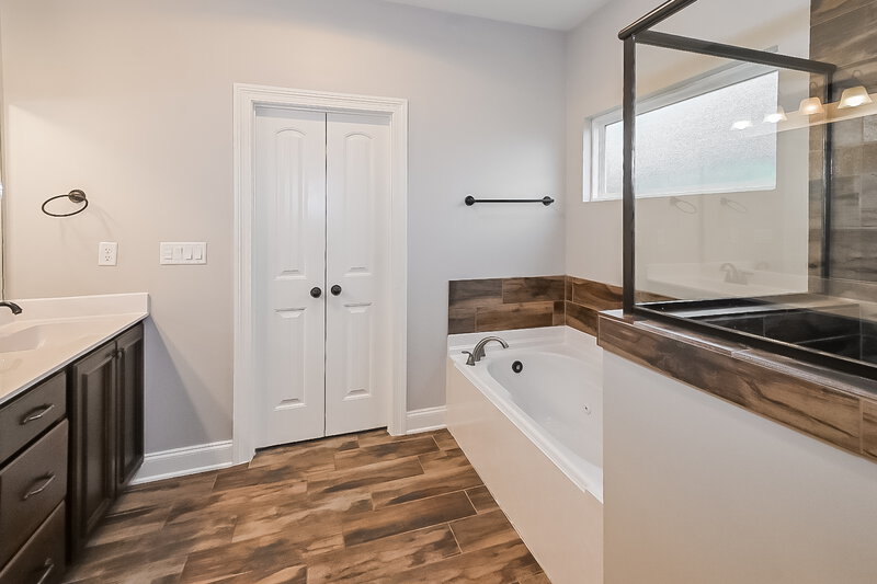 2,225/Mo, 4688 W Petite Loop Olive Branch, MS 38654 Main Bathroom View 2