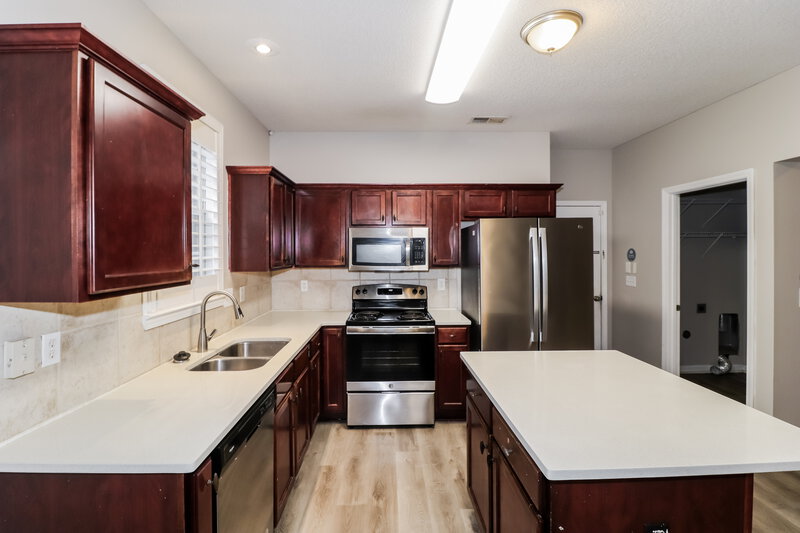 2,175/Mo, 4934 Indian Walk Ln Arlington, TN 38002 Kitchen View 2