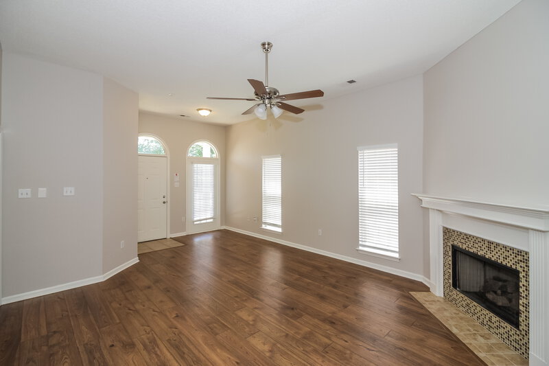 1,890/Mo, 824 W E Ross Pkwy Southaven, MS 38671 Living Room View